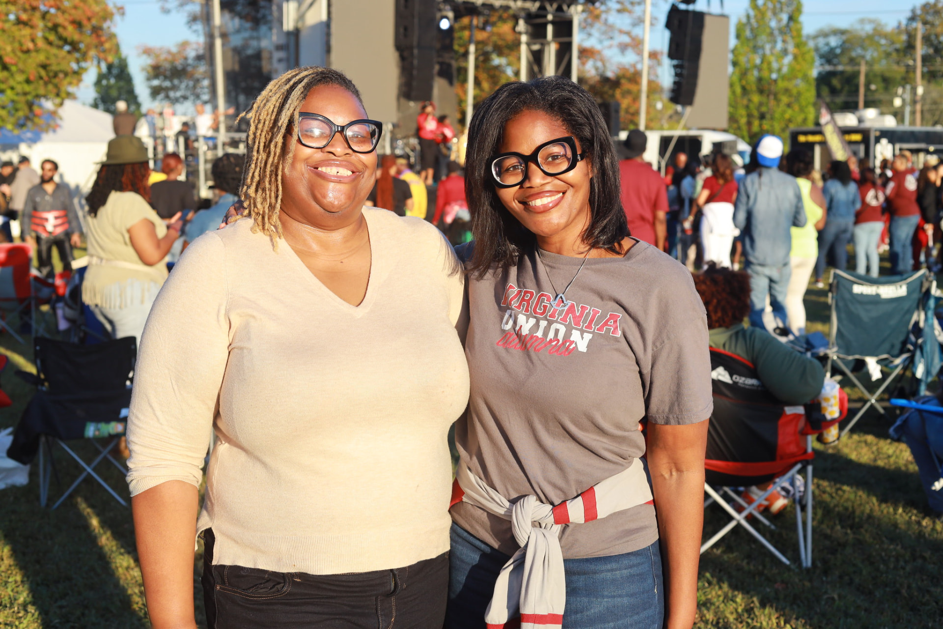 Alumnae at the homecoming concert on the lawn
